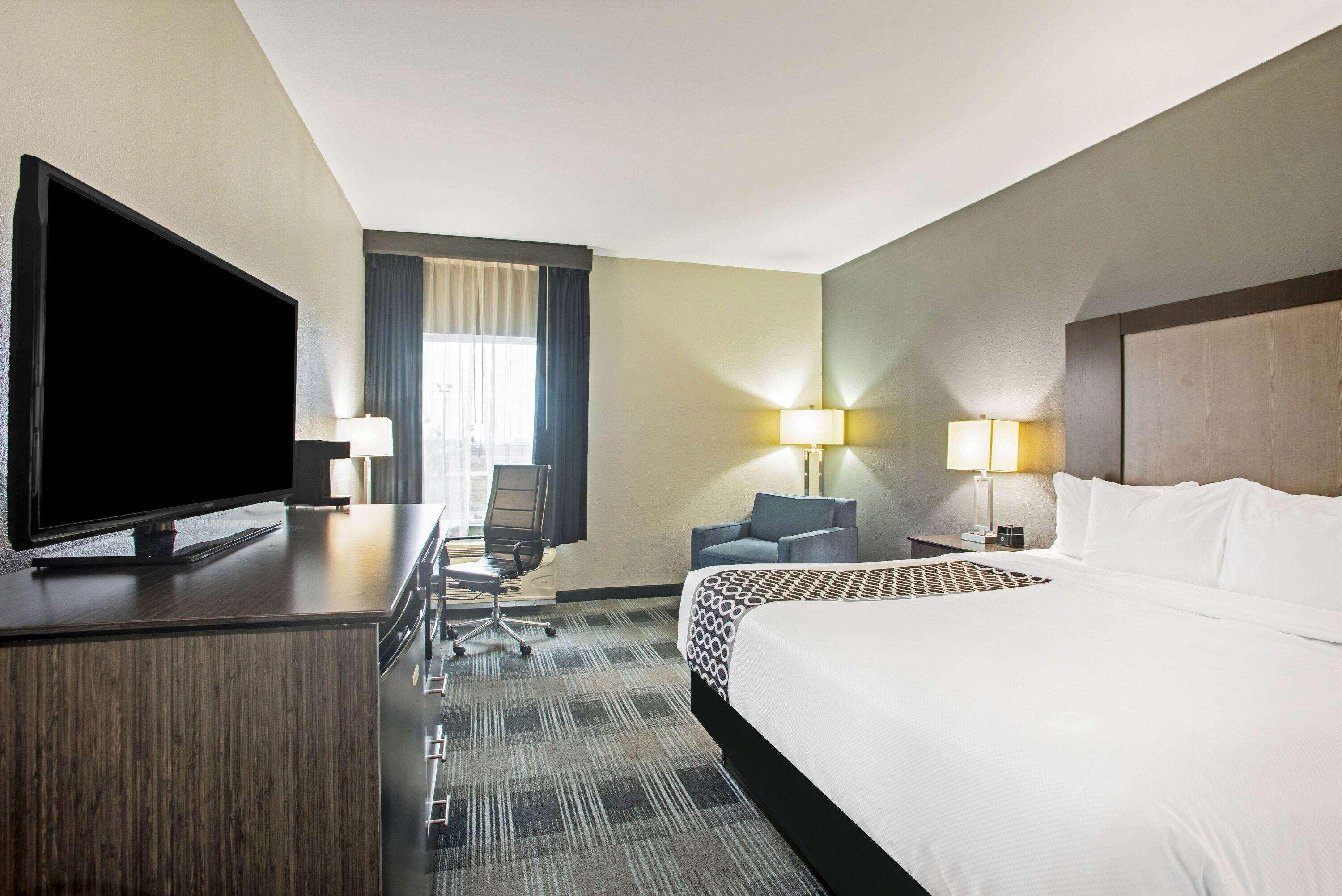 La Quinta By Wyndham Victoria - South Exterior foto