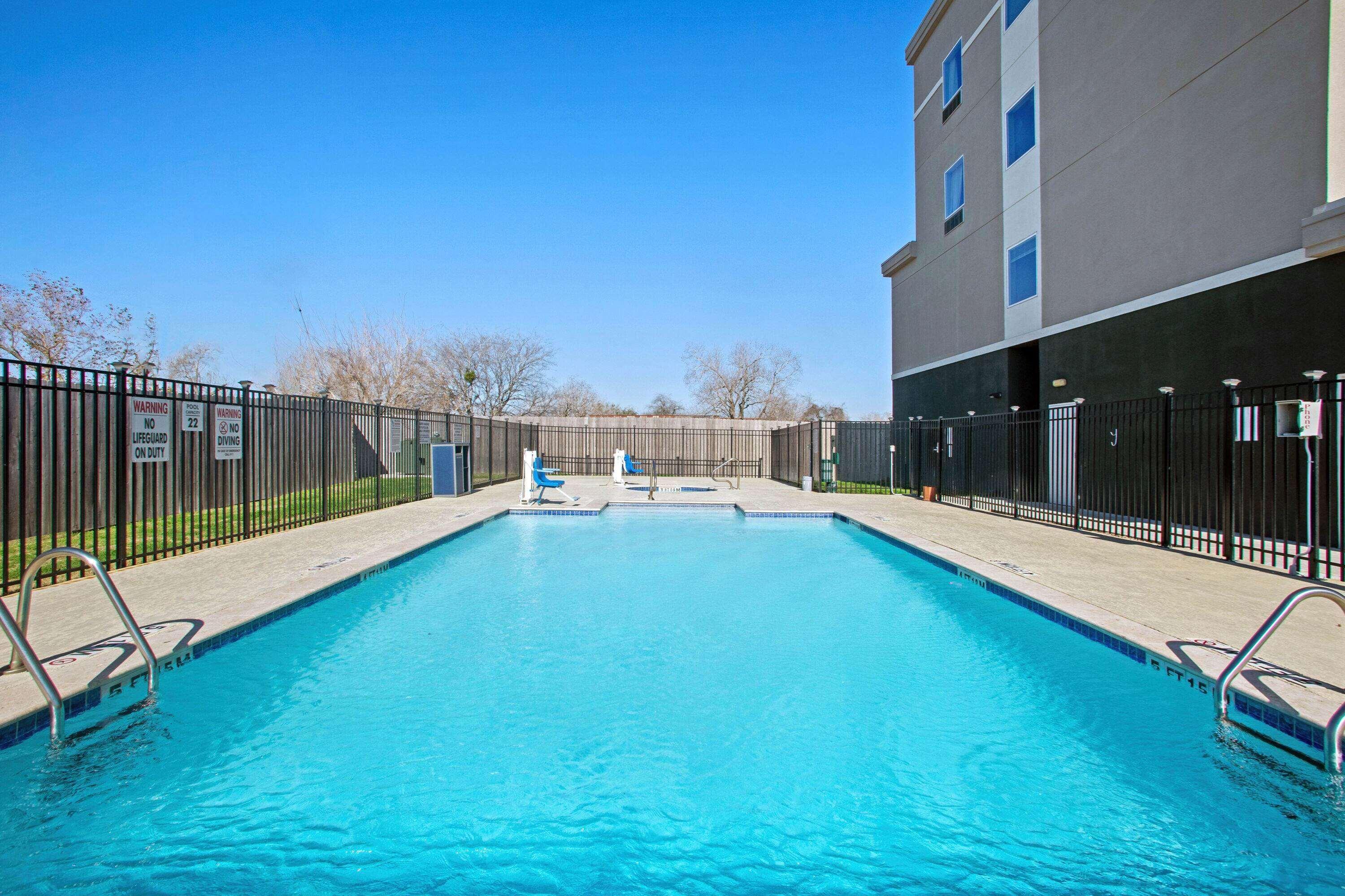 La Quinta By Wyndham Victoria - South Exterior foto