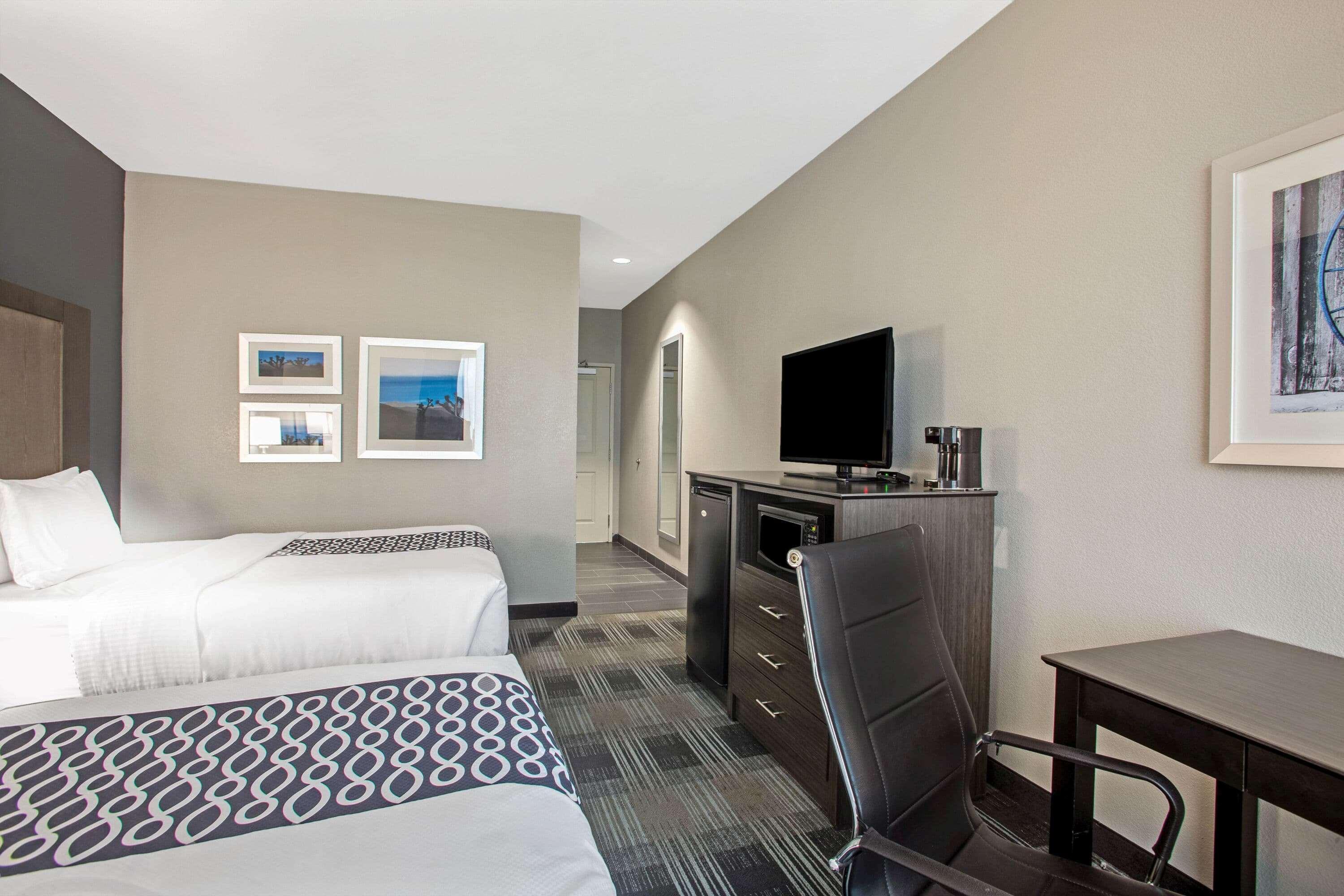 La Quinta By Wyndham Victoria - South Exterior foto