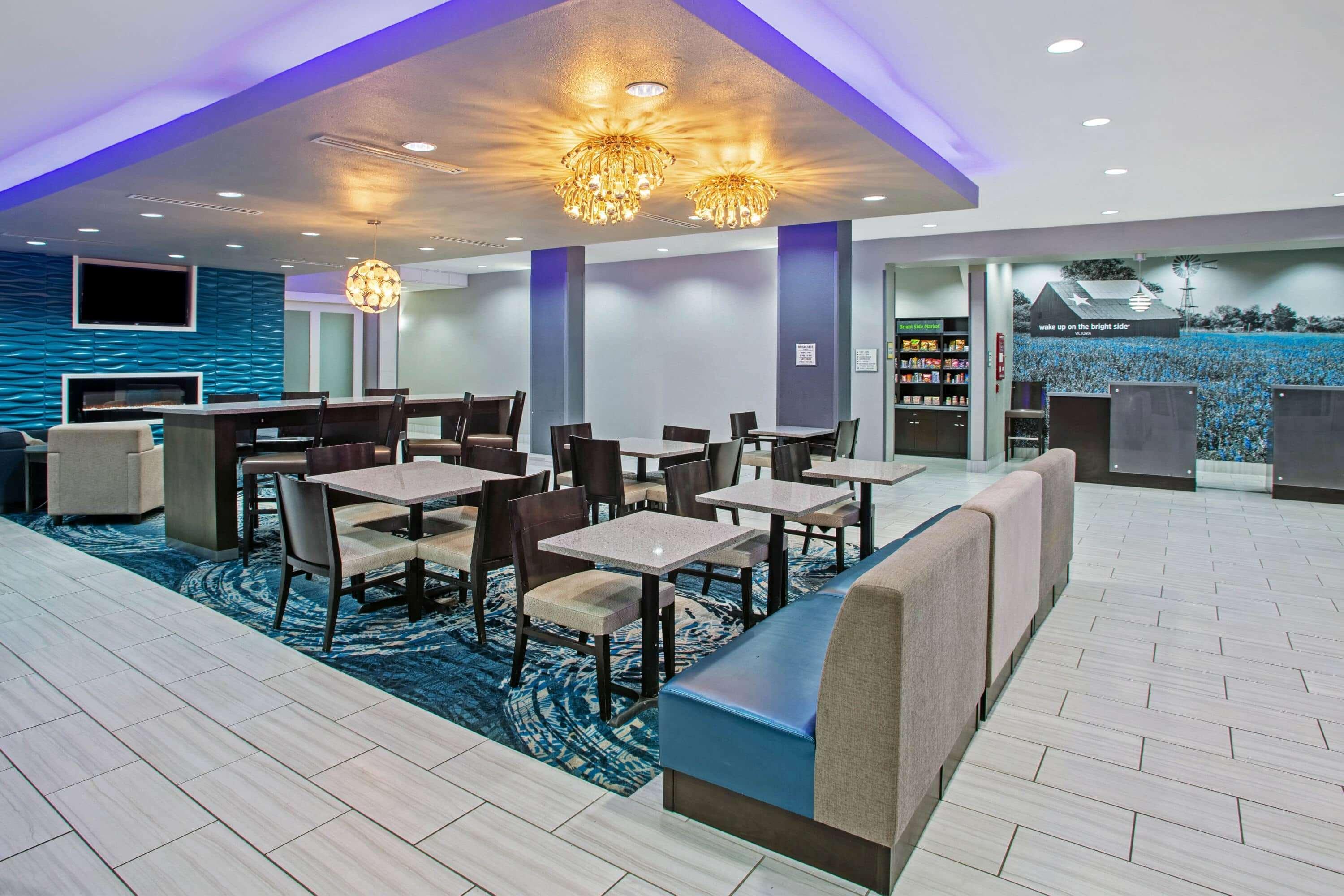 La Quinta By Wyndham Victoria - South Exterior foto