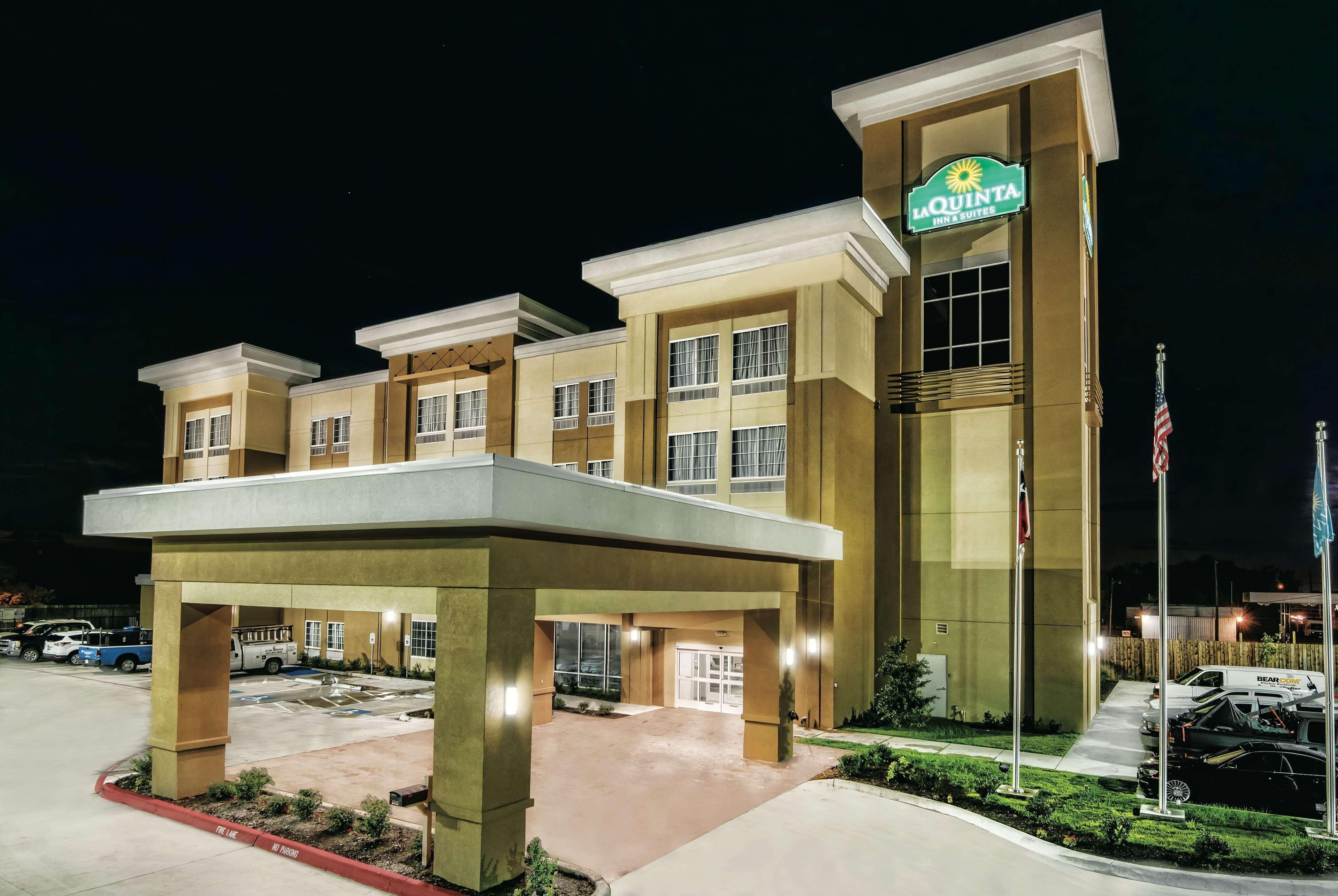 La Quinta By Wyndham Victoria - South Exterior foto
